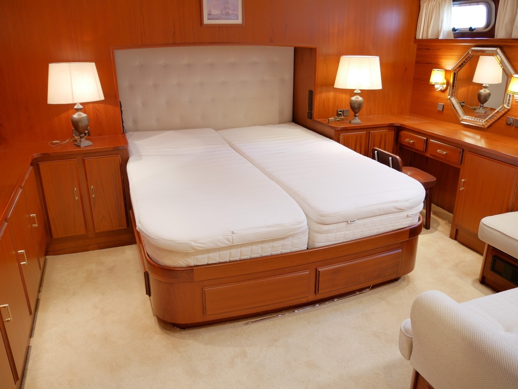 SPECIAL CRUISE "NIGHT ON BOARD"